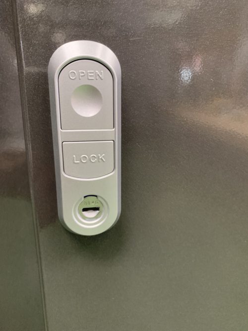 プッシュ式の仮ロックです