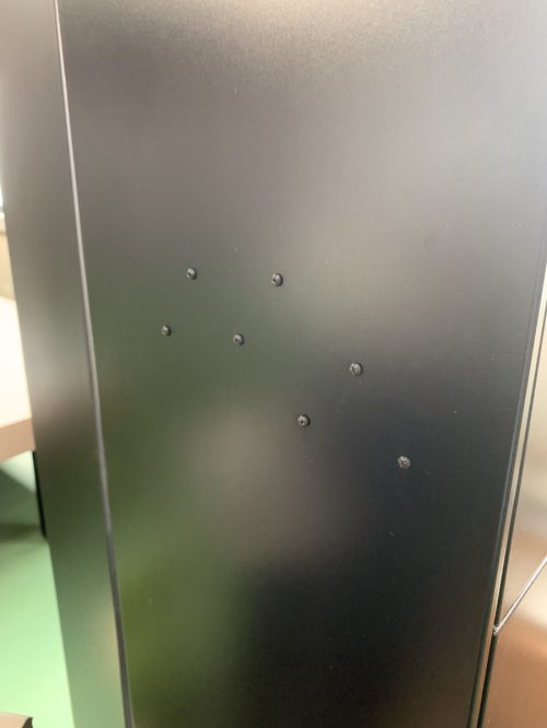 穴加工あり
ビスで塞いでいます