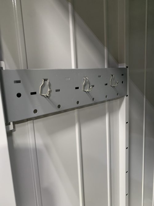 荷物をかけれるフック付き